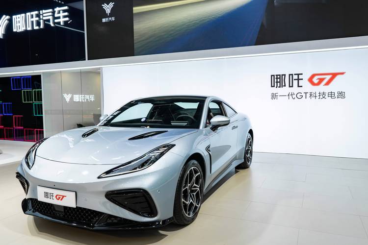 广州125哪吒汽车在智能汽车领域的表现，领途汽车在新能源汽车市场中的影响力